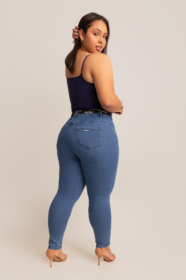 Calça Jeans Plus Size Skinny Chapa Barriga Com Cinto de Lenço